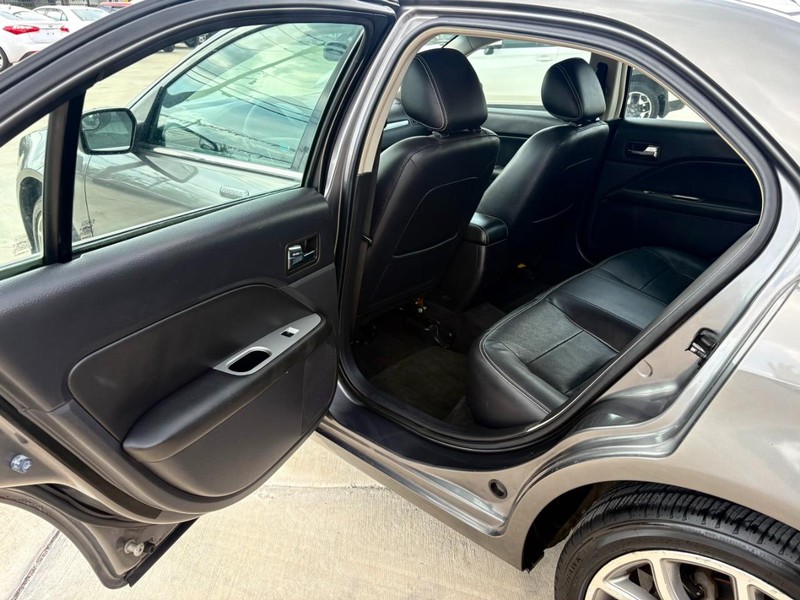 Ford Fusion Vehicle Image 11
