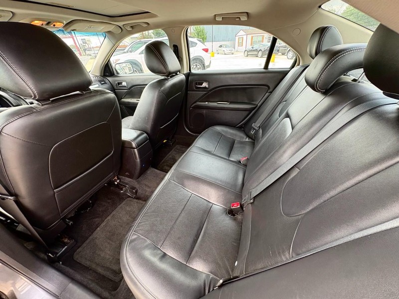 Ford Fusion Vehicle Image 12