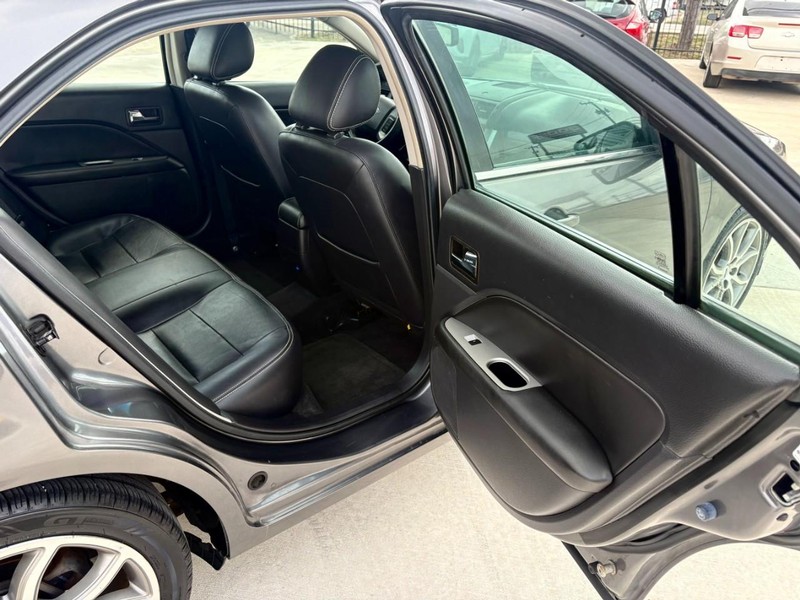 Ford Fusion Vehicle Image 13