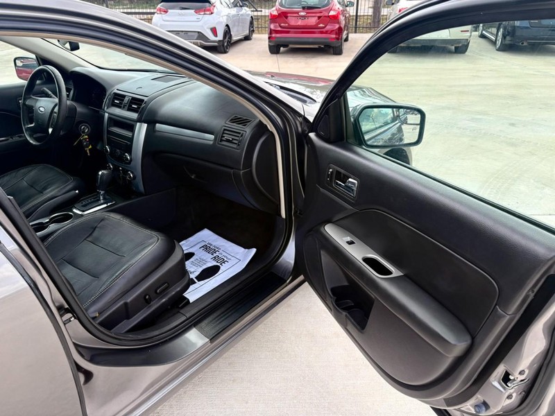 Ford Fusion Vehicle Image 15
