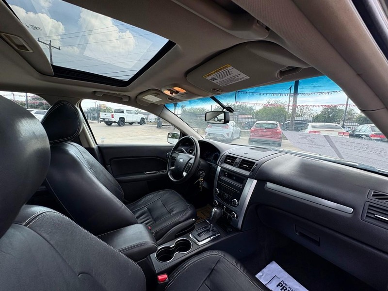 Ford Fusion Vehicle Image 16