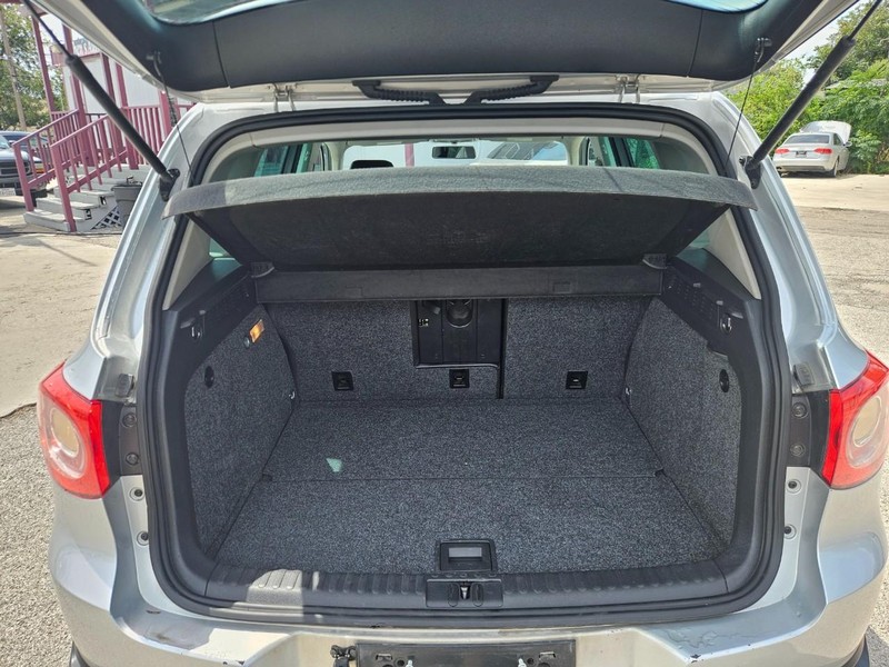 Volkswagen Tiguan Vehicle Image 05