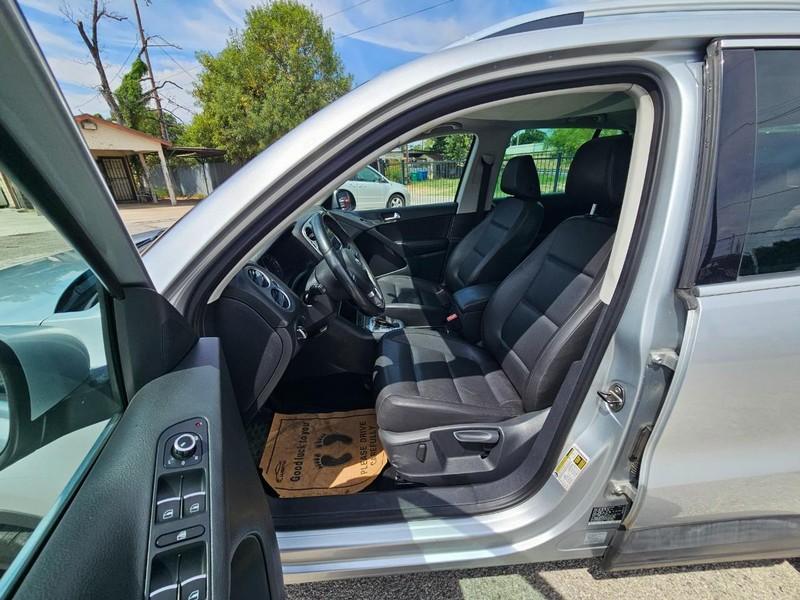 Volkswagen Tiguan Vehicle Image 11