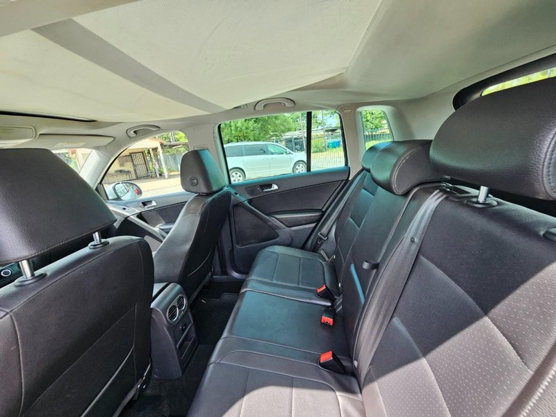 Volkswagen Tiguan Vehicle Image 14