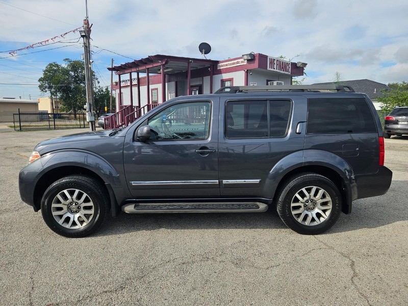 Nissan Pathfinder Vehicle Image 02