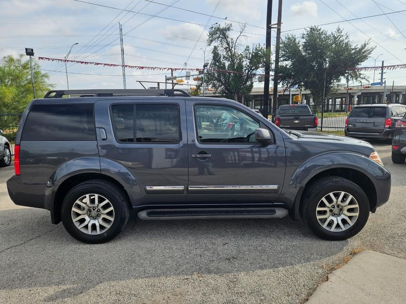Nissan Pathfinder Vehicle Image 06