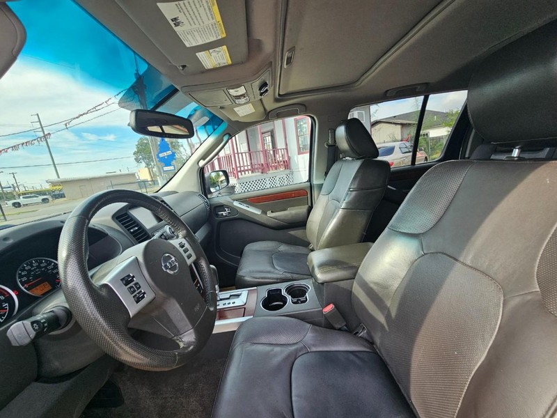 Nissan Pathfinder Vehicle Image 11
