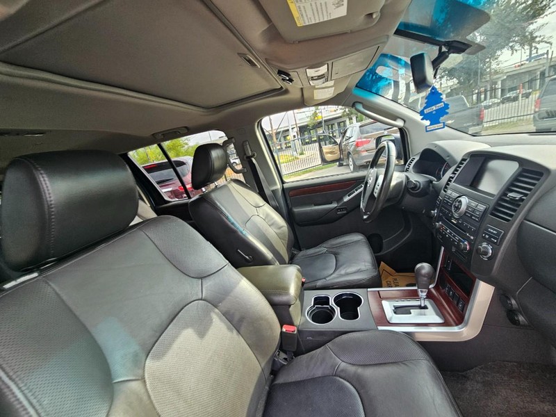 Nissan Pathfinder Vehicle Image 15