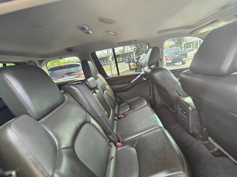 Nissan Pathfinder Vehicle Image 17