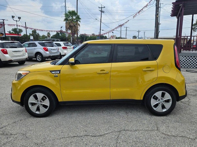 Kia Soul Vehicle Full-screen Gallery Image 02