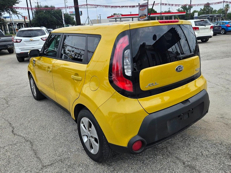 Kia Soul Vehicle Full-screen Gallery Image 03