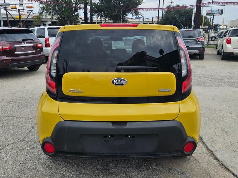 Kia Soul Vehicle Full-screen Gallery Image 04