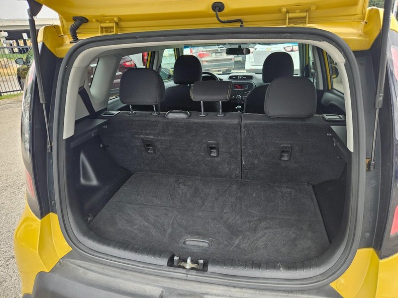 Kia Soul Vehicle Full-screen Gallery Image 05