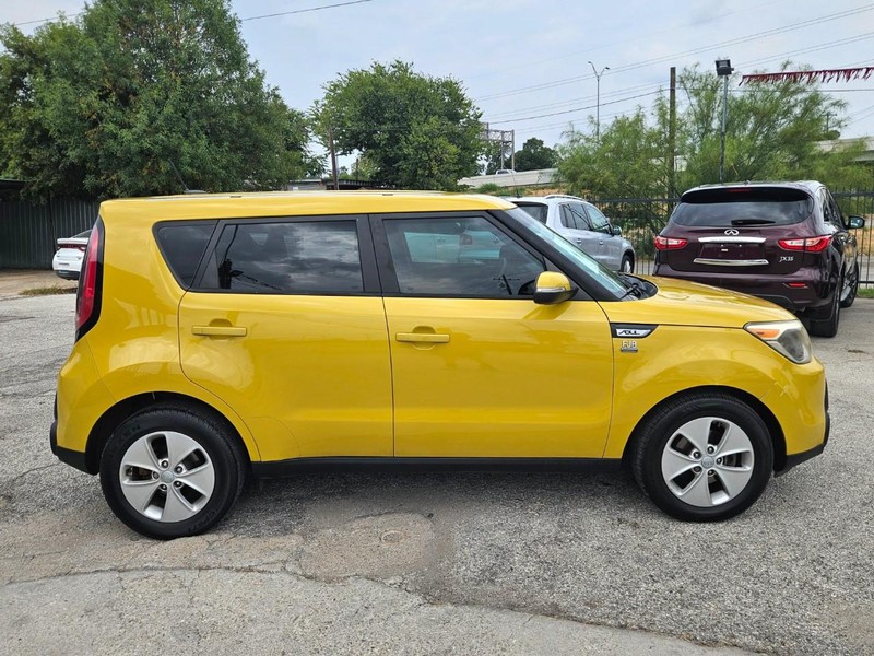 Kia Soul Vehicle Full-screen Gallery Image 07