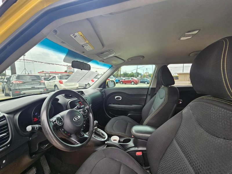 Kia Soul Vehicle Full-screen Gallery Image 11