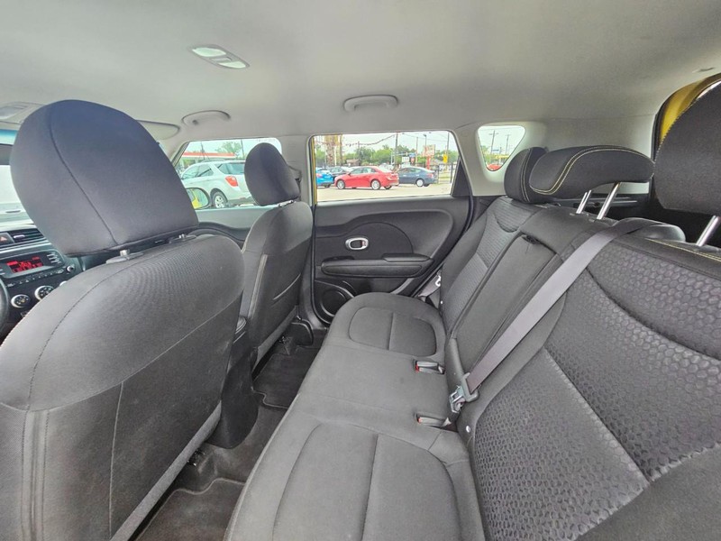 Kia Soul Vehicle Full-screen Gallery Image 13
