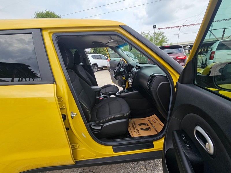 Kia Soul Vehicle Full-screen Gallery Image 14