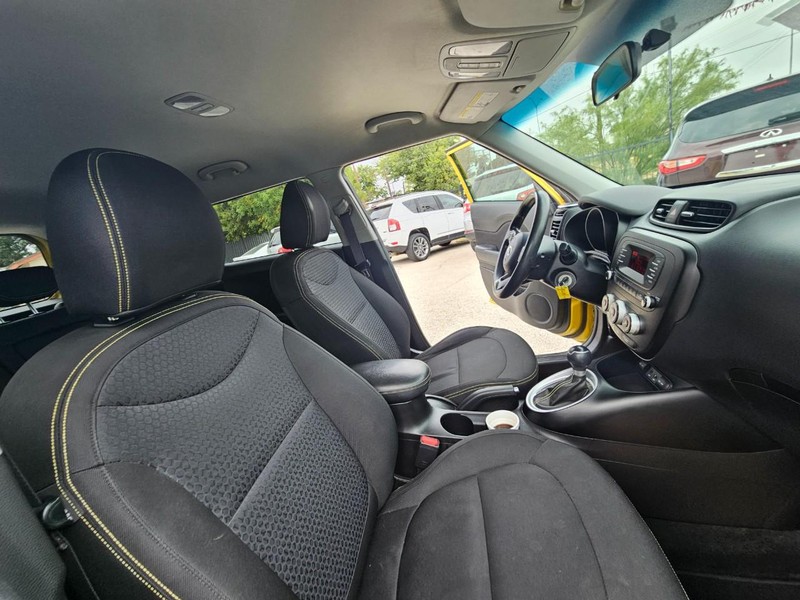 Kia Soul Vehicle Full-screen Gallery Image 15