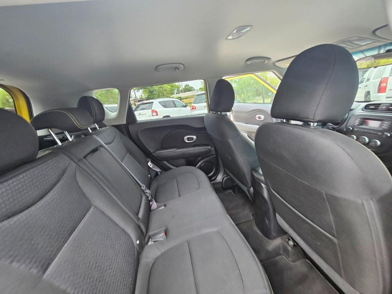 Kia Soul Vehicle Full-screen Gallery Image 17