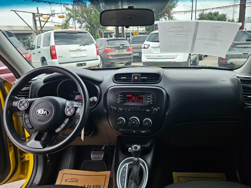 Kia Soul Vehicle Full-screen Gallery Image 18