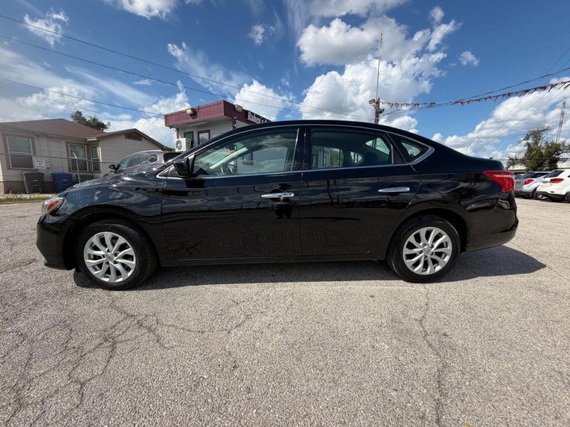 Nissan Sentra Vehicle Image 02