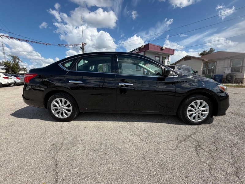Nissan Sentra Vehicle Image 03