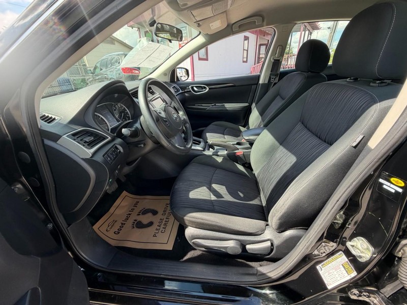 Nissan Sentra Vehicle Image 06