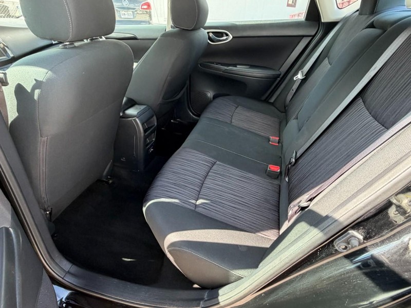 Nissan Sentra Vehicle Image 07