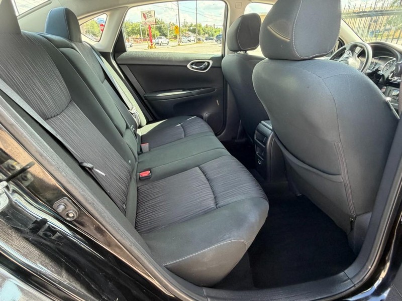 Nissan Sentra Vehicle Image 09