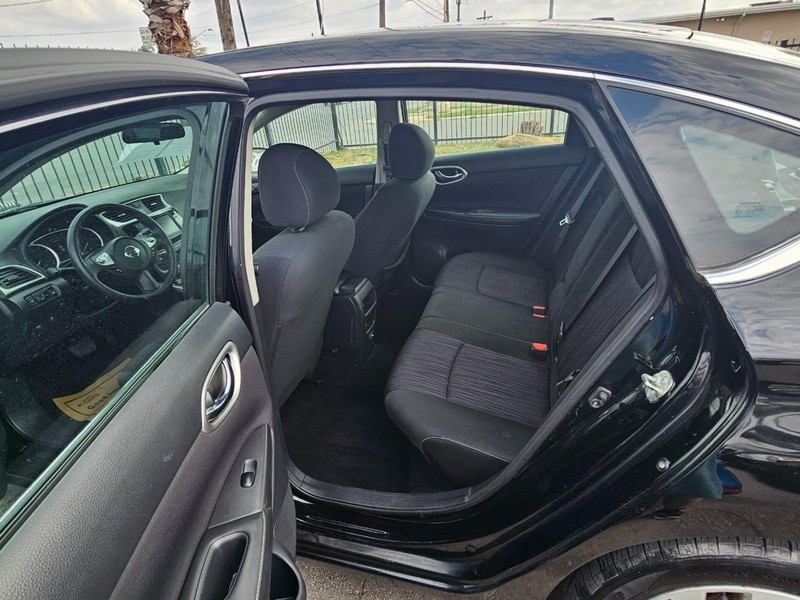 Nissan Sentra Vehicle Full-screen Gallery Image 11