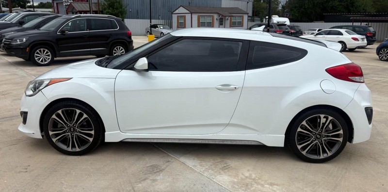 Hyundai Veloster Vehicle Image 02