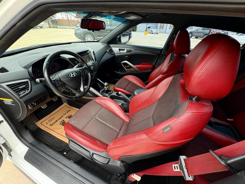 Hyundai Veloster Vehicle Image 09