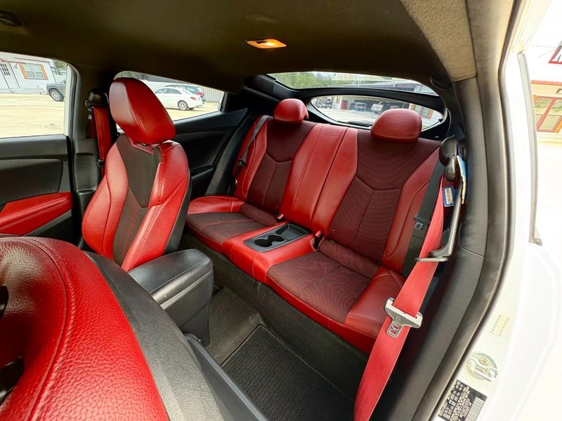 Hyundai Veloster Vehicle Image 11