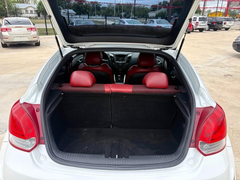 Hyundai Veloster Vehicle Image 12