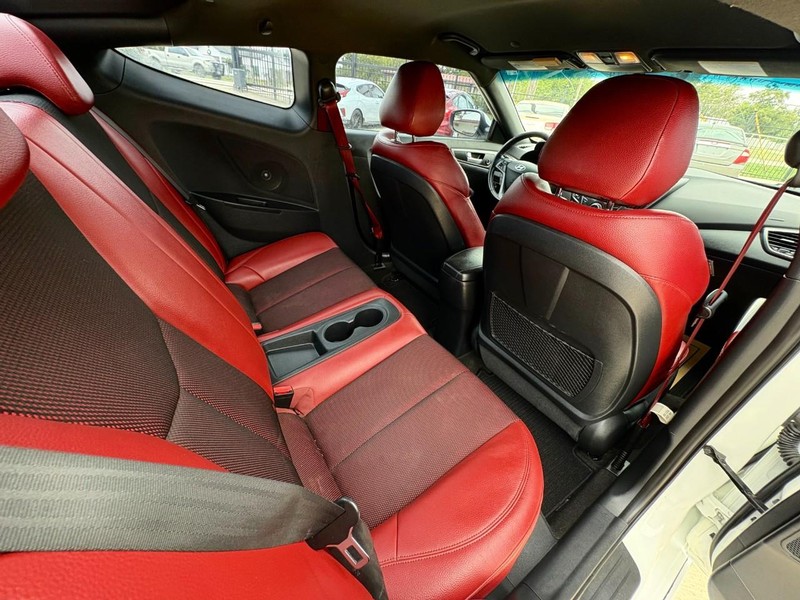 Hyundai Veloster Vehicle Image 13