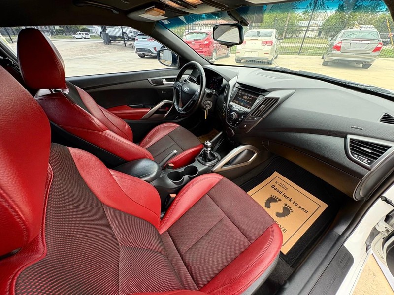 Hyundai Veloster Vehicle Image 15