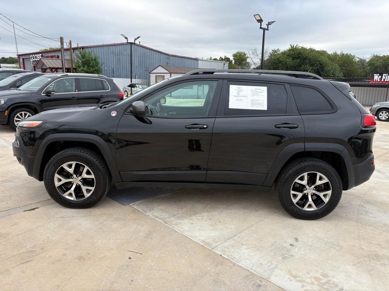 Jeep Cherokee Vehicle Image 02
