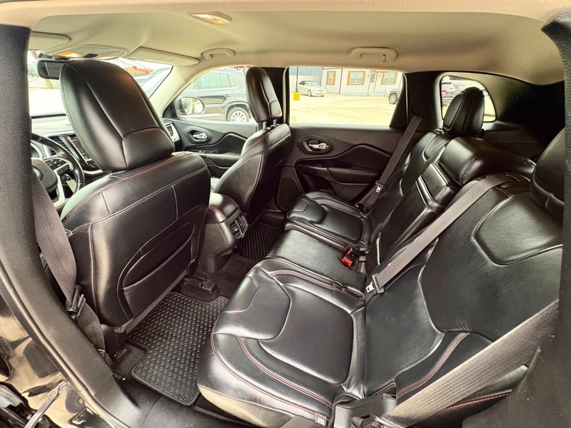 Jeep Cherokee Vehicle Image 10