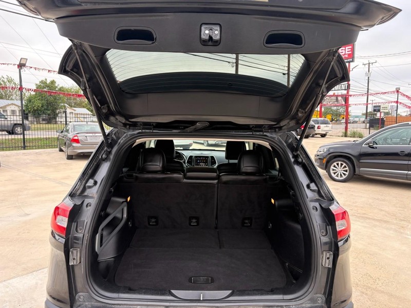 Jeep Cherokee Vehicle Image 11