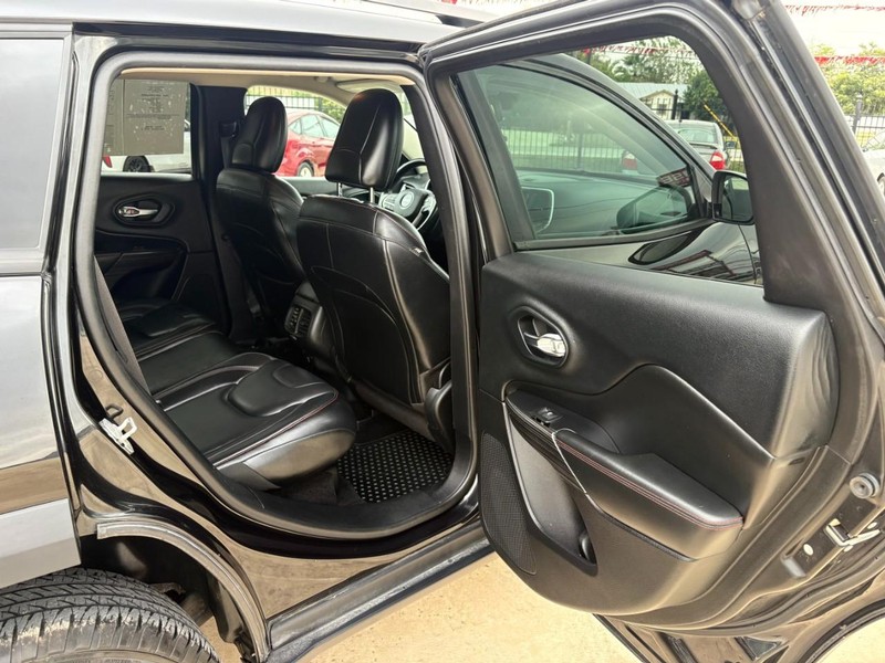 Jeep Cherokee Vehicle Image 12