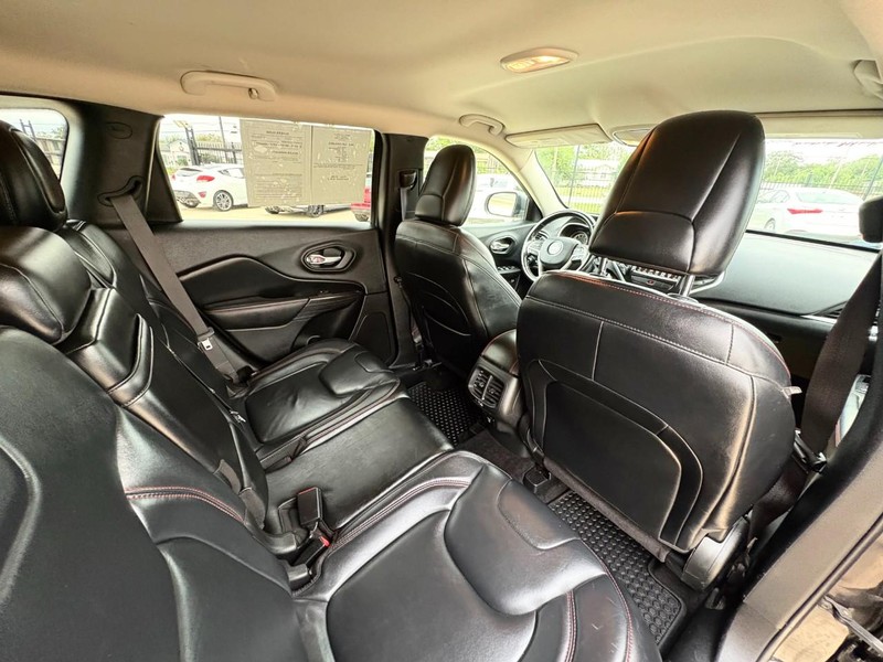 Jeep Cherokee Vehicle Image 13