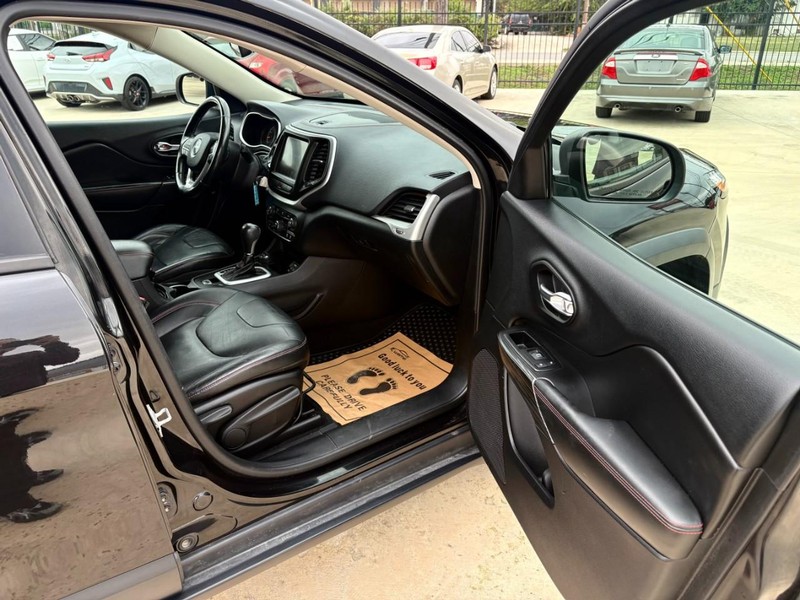 Jeep Cherokee Vehicle Image 14