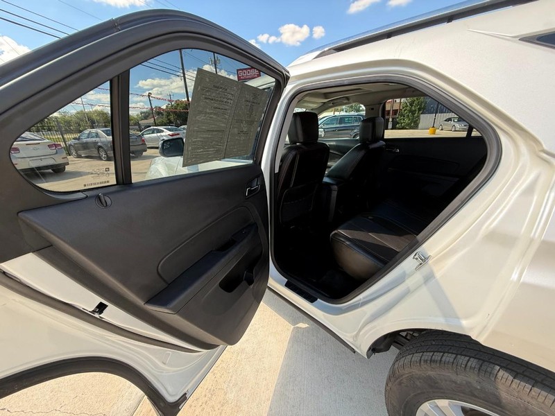 Chevrolet Equinox Vehicle Image 13