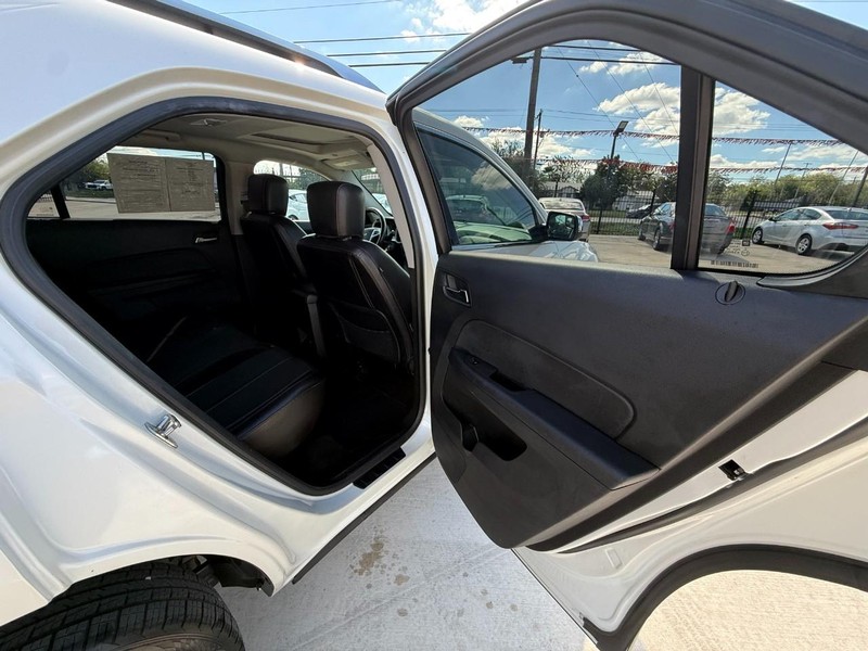 Chevrolet Equinox Vehicle Image 15