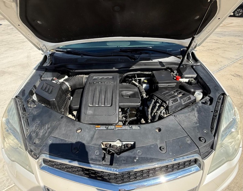 Chevrolet Equinox Vehicle Image 18