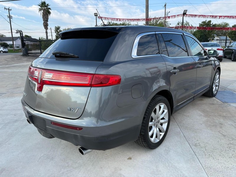 Lincoln MKT Vehicle Image 04