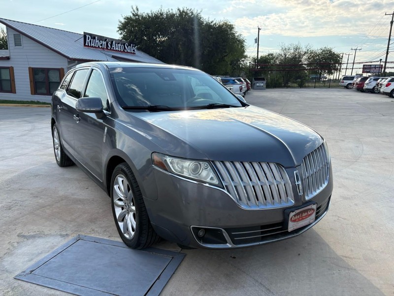 Lincoln MKT Vehicle Image 06