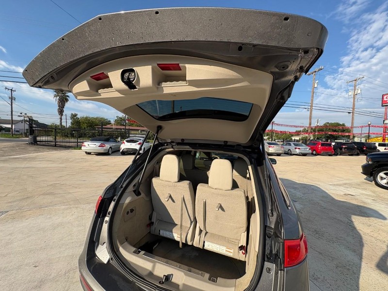 Lincoln MKT Vehicle Image 16