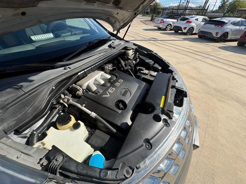 Nissan Murano Vehicle Image 17