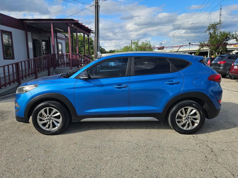 Hyundai Tucson Vehicle Image 02
